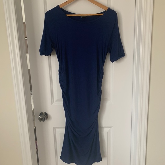 Isabella Oliver ruched maternity t-shirt dress - Picture 2 of 4
